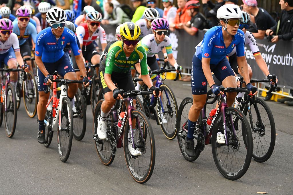 WOLLONGONG AUSTRALIA SEPTEMBER 24 LR Ashleigh Moolman Pasio of South Africa and Elena Cecchini of Italy compete during the 95th UCI Road World Championships 2022 Women Elite Road Race a 1643km one day race from Wollongong to Wollongong Wollongong2022 on September 24 2022 in Wollongong Australia Photo by Tim de WaeleGetty Images