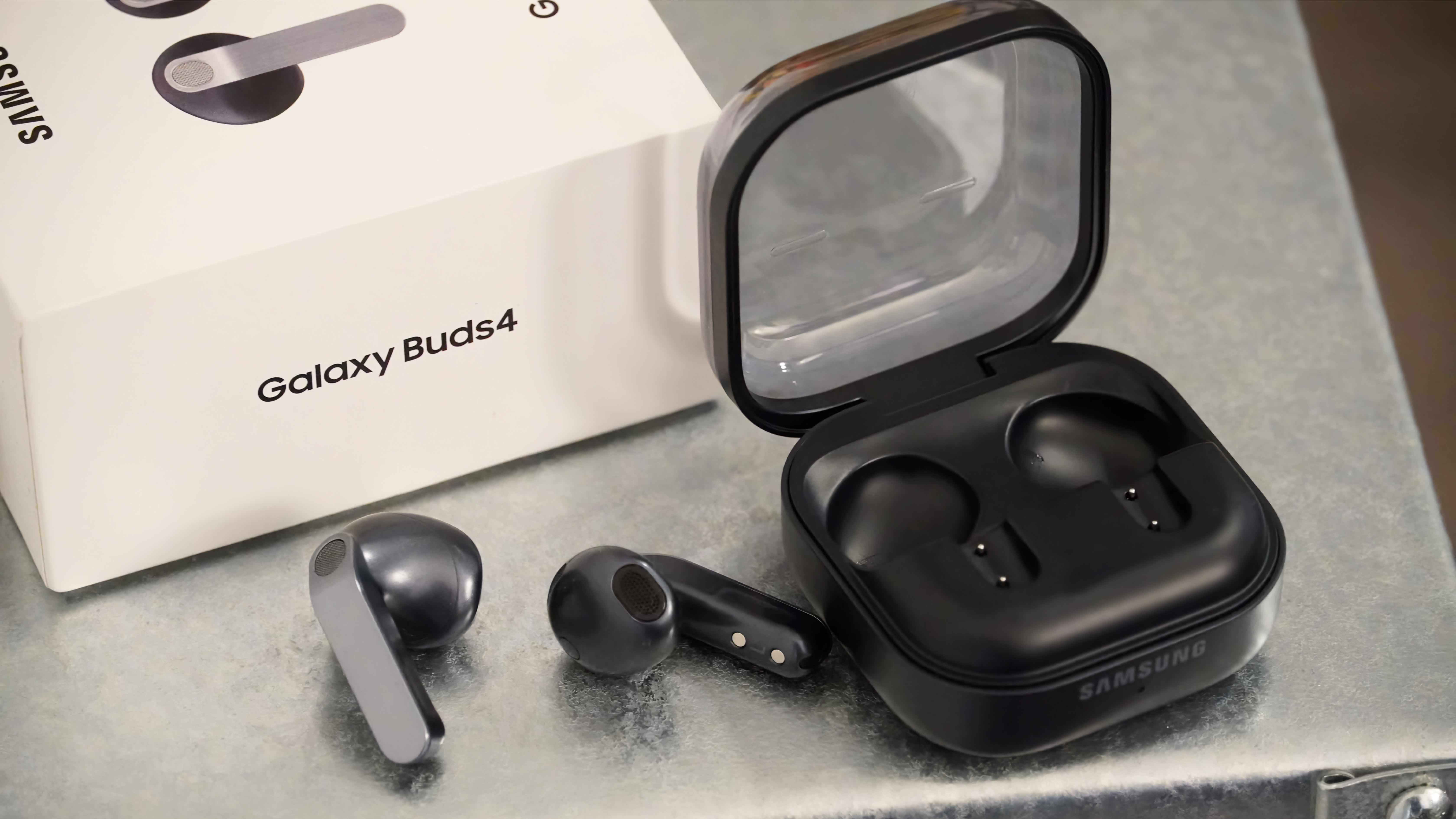The Galaxy Buds 4 alongside their companion app.