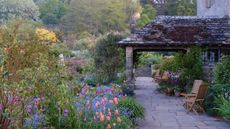 Gravetye Manor spring bulbs