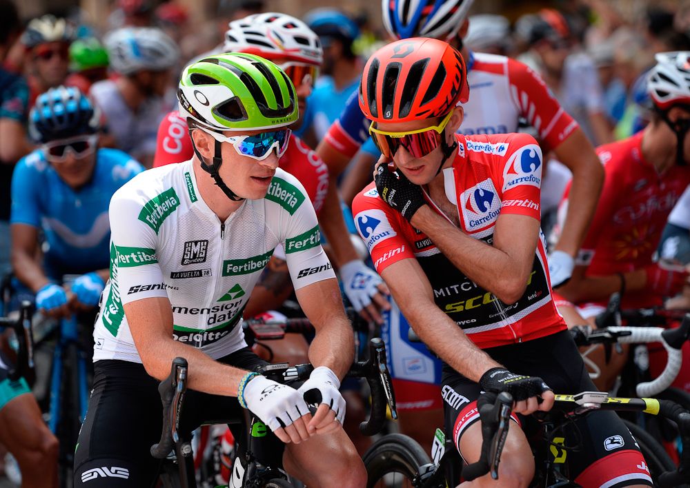 Ben King chats with overall leader Simon Yates before the start of stage 10 at the vuelta
