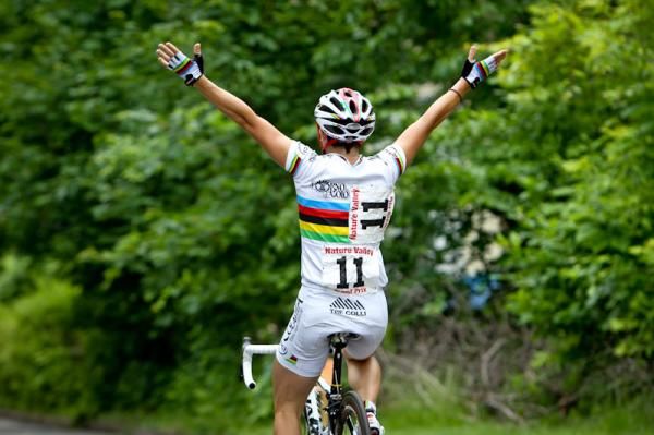 Georgia Brozini (Colavita-Forno d'Asolo) rolls through for the win.
