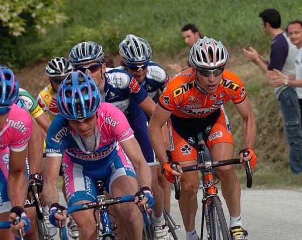 Cunego (l) and Sella (r) ride hard during stage 7