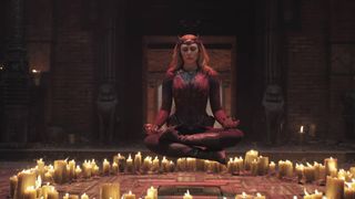Wanda Maximoff genomför en magisk seans i Doctor Strange in the Multiverse of Madness