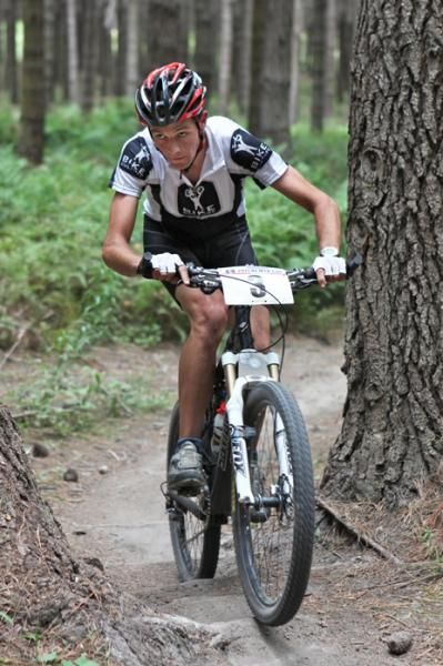 Dirk Peters crushes it in the men's race