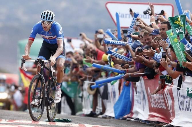 Ryder Hesjedal (Garmin-Sharp) as he crosses the line for the win