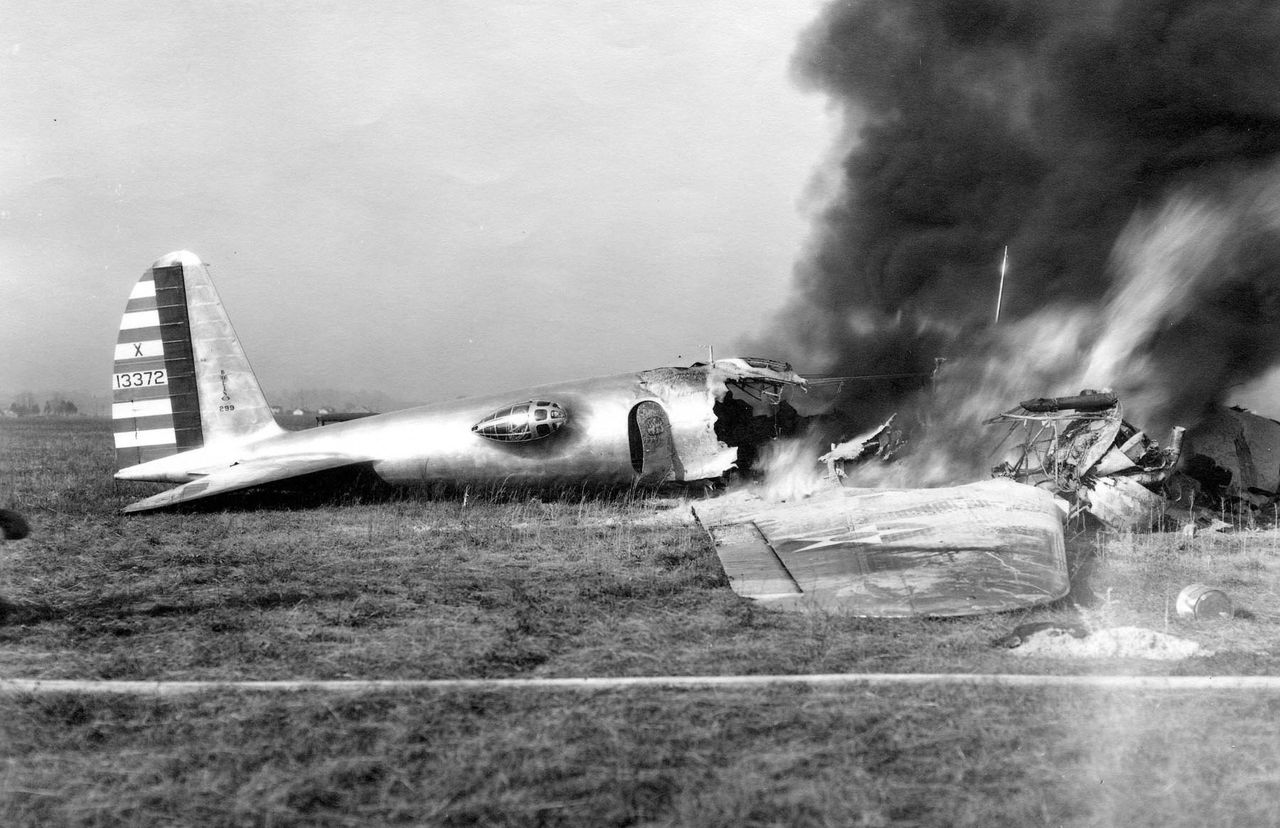 Boeing&amp;#039;s Model 299 crashes at Wright Field in Ohio