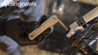 How to remove a bike wheel