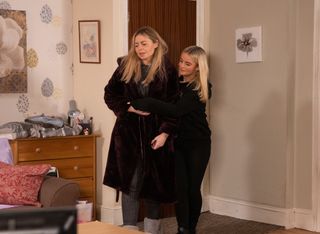 Kelly struggles to help Laura.