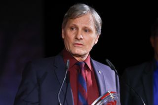 bilingual celebs Viggo mortensen