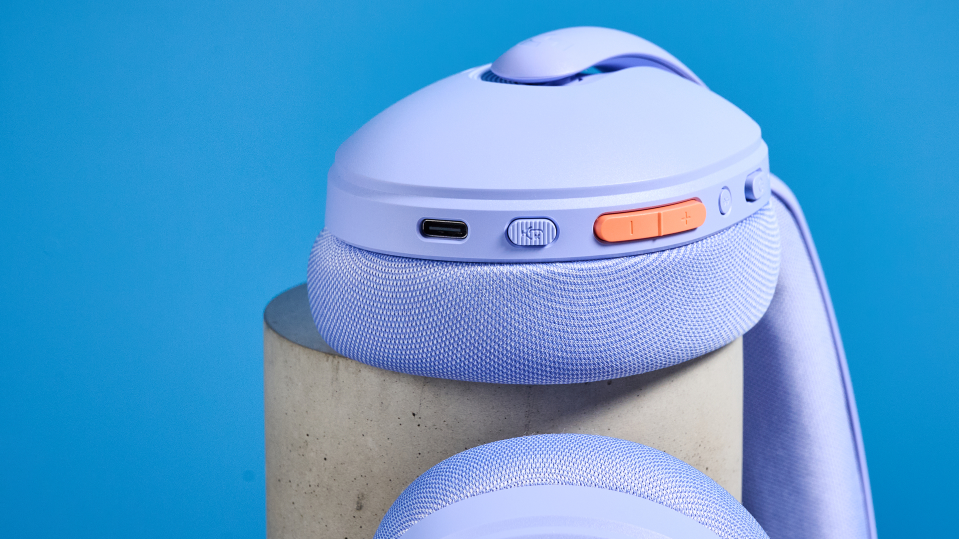 A lilac Logitech G325 Lightspeed wireless gaming headset