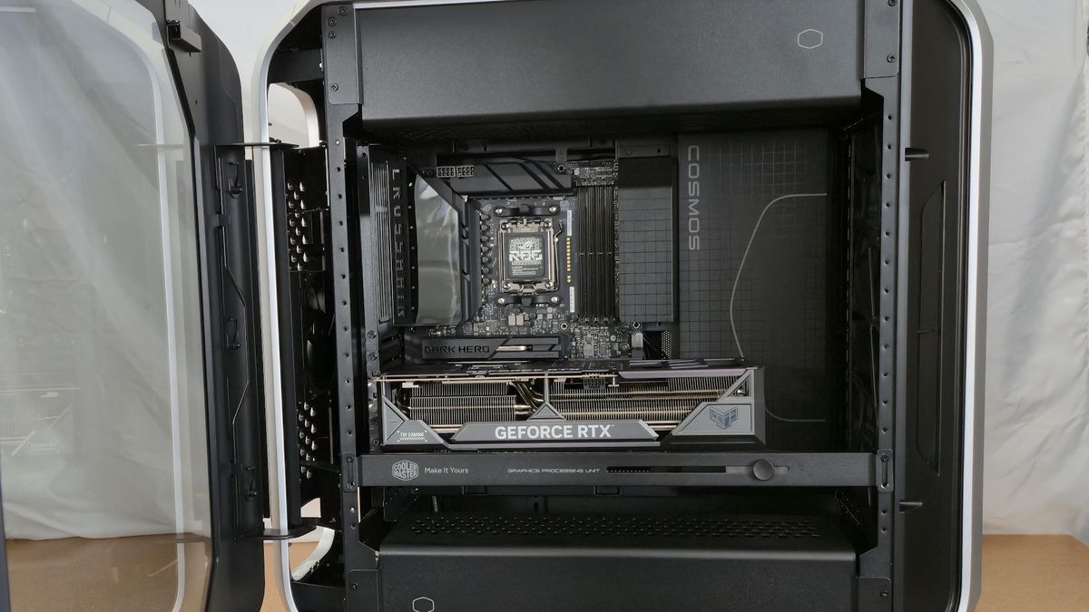 Cooler Master Cosmos Alpha - Inside 2
