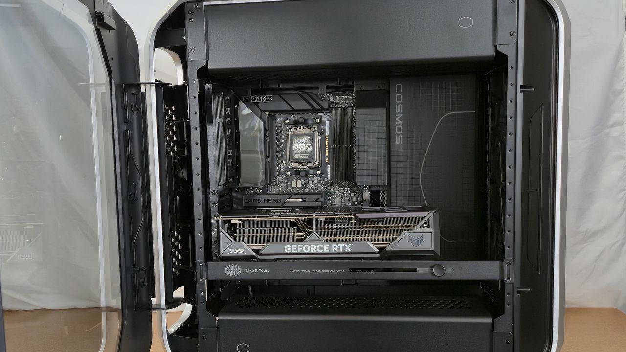 Cooler Master Cosmos Alpha - Inside 2
