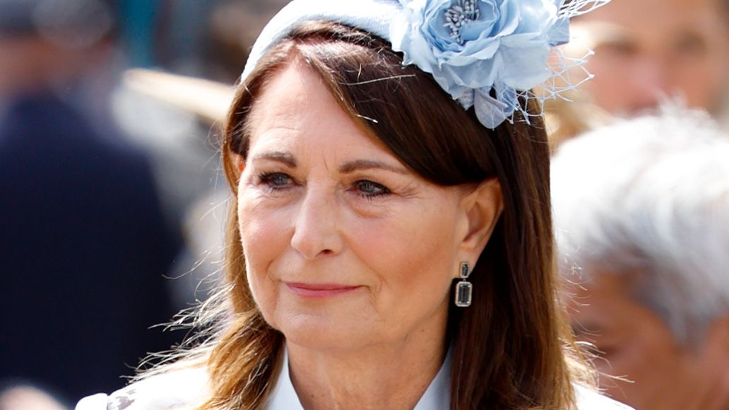 Le jean taille haute de Carole Middleton et la chemise en satin scintillant s'associent dans un paradis de style festif