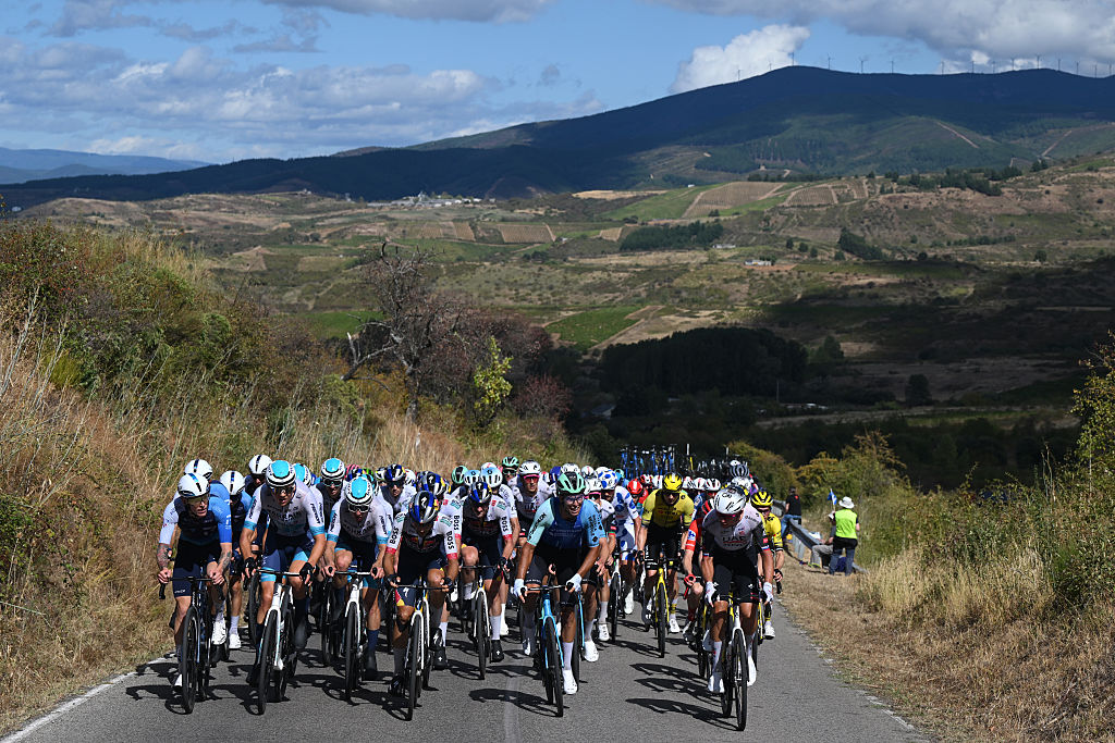 ALTO DE EL MORREDERO, SPAIN - SEPTEMBER 10: (L-R) Jake Stewart of Great Britain and Team Israel - Premier Tech, Matteo Sobrero of Italy, Nico Denz of Germany and Team Red Bull - BORA - hansgrohe, Jordan Labrosse of France and Team Decathlon AG2R La Mondiale and Domen Novak of Slovenia and UAE Team Emirates - XRG lead the peloton during the La Vuelta - 80th Tour of Spain 2025, Stage 17 a 143.2km stage from O Barco de Valdeorras to Alto de El Morredero 1755m / #UCIWT / on September 10, 2025 in Alto de El Morredero, Spain. (Photo by Dario Belingheri/Getty Images)