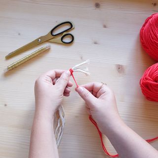 wrapping yarn around macrame string