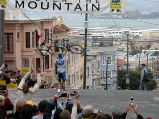Michael Creed salutes the crowd atop Fillmore Street at the 2005 Barclay's Global Investors Grand Prix in San Francisco.