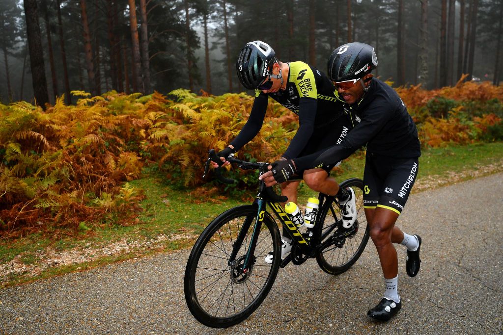 VINUESA SPAIN OCTOBER 22 Johan Esteban Chaves Rubio of Colombia and Team Mitchelton Scott Tsgabu Gebremaryam Grmay of Ethiopia and Team Mitchelton Scott Mechanical Problem during the 75th Tour of Spain 2020 Stage 3 a 1661km stage from Lodosa to La Laguna Negra Vinuesa 1735m lavuelta LaVuelta20 La Vuelta on October 22 2020 in Vinuesa Spain Photo by Justin SetterfieldGetty Images