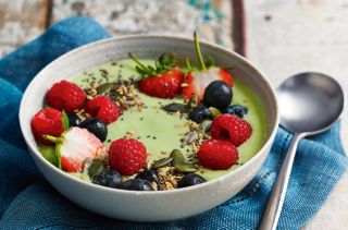 Healthy breakfast recipes: Green tea power smoothie bowl