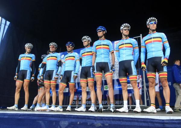The Belgian team after signing on