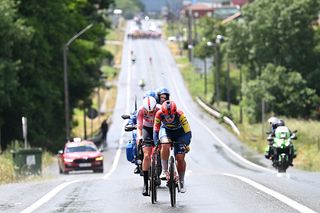 La Vuelta Femenina stage 3 LIVE: Two breakaway groups have formed but they're struggling to join forces