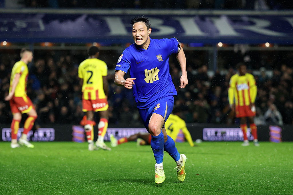 BIRMINGHAM, ENGLAND - DECEMBER 01: Paik Seung-Ho of Birmingham City celebrates scoring his team&amp;apos;s first goal during the Sky Bet Championship match between Birmingham City and Watford at St Andrews at Knighthead Park on December 01, 2025 in Birmingham, England. (Photo by David Rogers/Getty Images)