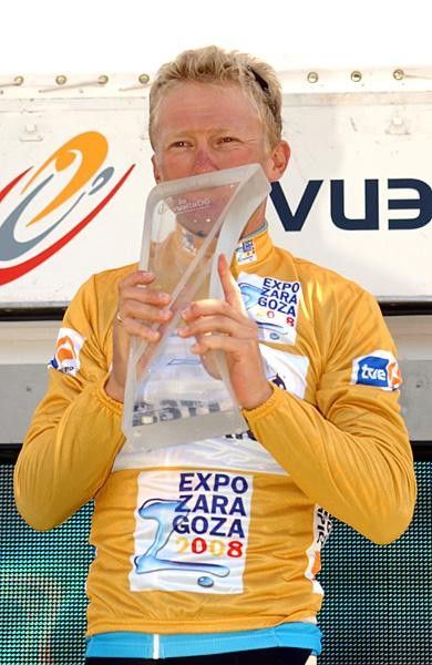 Alexandre Vinokourov (Astana) kisses his trophy