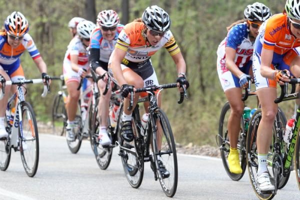 Previous winner, Nicole Cooke (Faren) stayed in contention in the lead group
