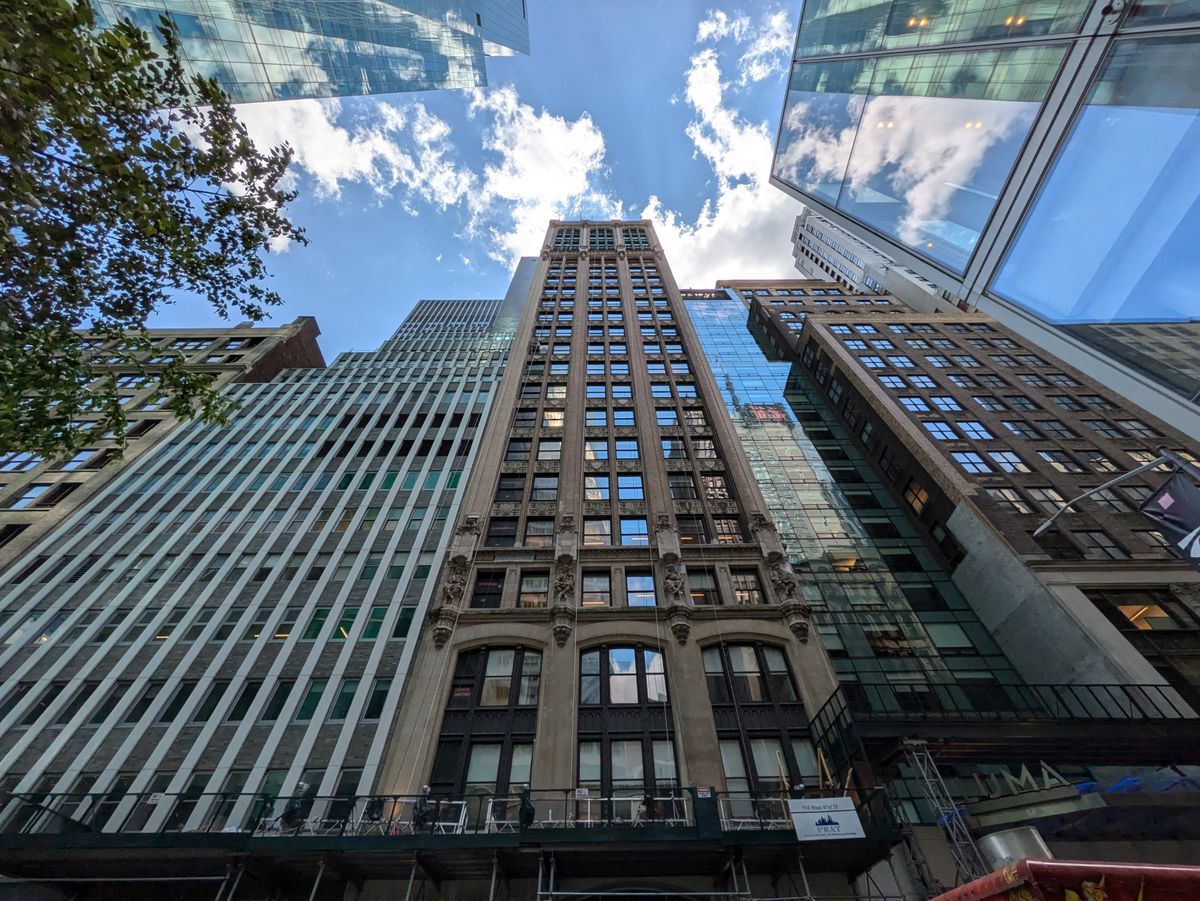 Google Pixel 8a main ultrawide sample.