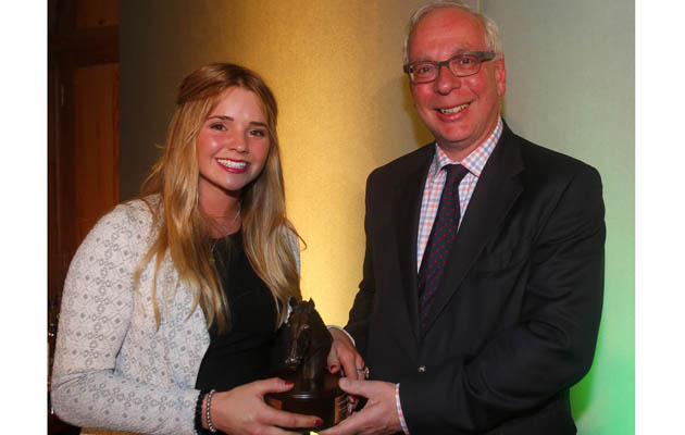 Steven Wallis presents Robyn Gray with the RoR Horse of the Year award for Whatcanyasay
