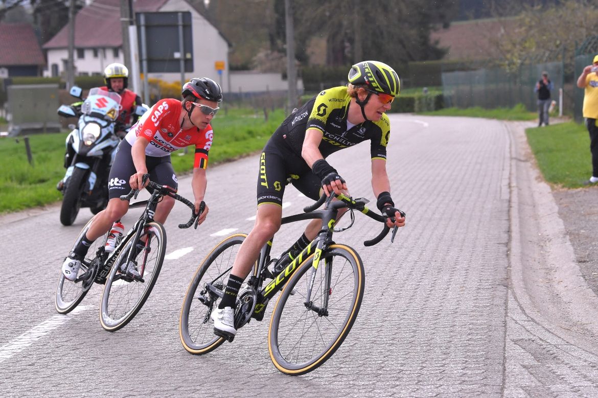 Jack Haig (Mitchelton-Scott) leads an attack