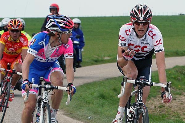 Damiano Cunego (Lampre) and Frank Schleck (Team CSC) looking very relaxed on their way to fight for victory.