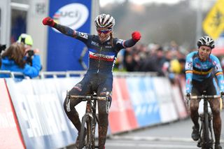 Pauline Ferrand-Prevot wins women's Cyclo-Cross World Championships 2015