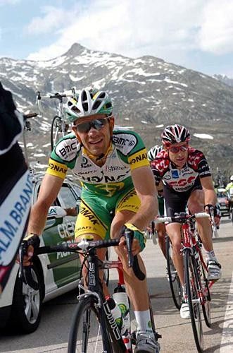 Alex Moos (Phonak) leads Christian Vandevelde