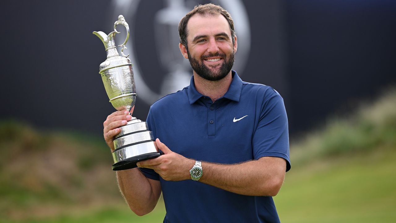 Scottie Scheffler with the Claret Jug