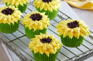 Summer sunflower cupcakes
