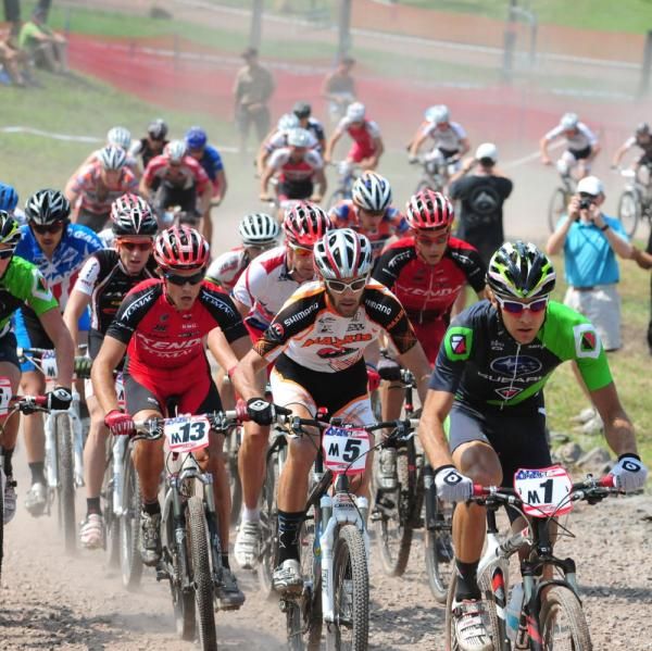 The men's race gets underway.