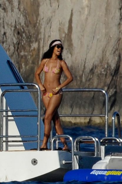 Rihanna's shows off bikini body sizzling holiday snaps 