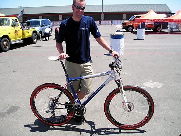 Matt Opperman (Subaru/Gary Fisher mechanic) holds JHK&rsquo;s hardtail at Sonoma sporting 700c carbon rims and cyclocross tires.