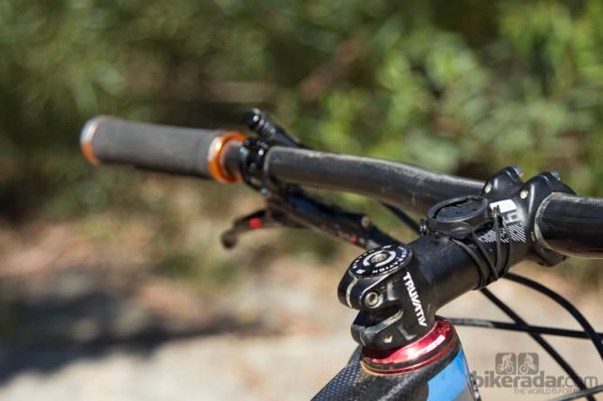 Cory Wallace is sponsored by SRAM/Truvativ and so he uses a mix of Noir and Stylo components