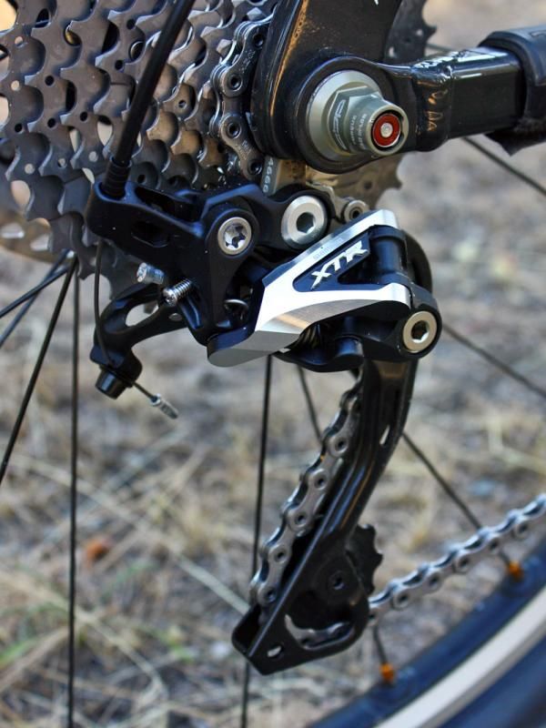 Shimano will offer XTR M980 rear derailleurs in the low-profile Shadow configuration only. Longer lever arms now require more cable movement to actuate a shift, making the system more tolerant of friction and misadjustment.