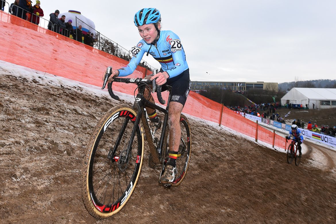 Laura Verdonschot en route to a fourth-place finish