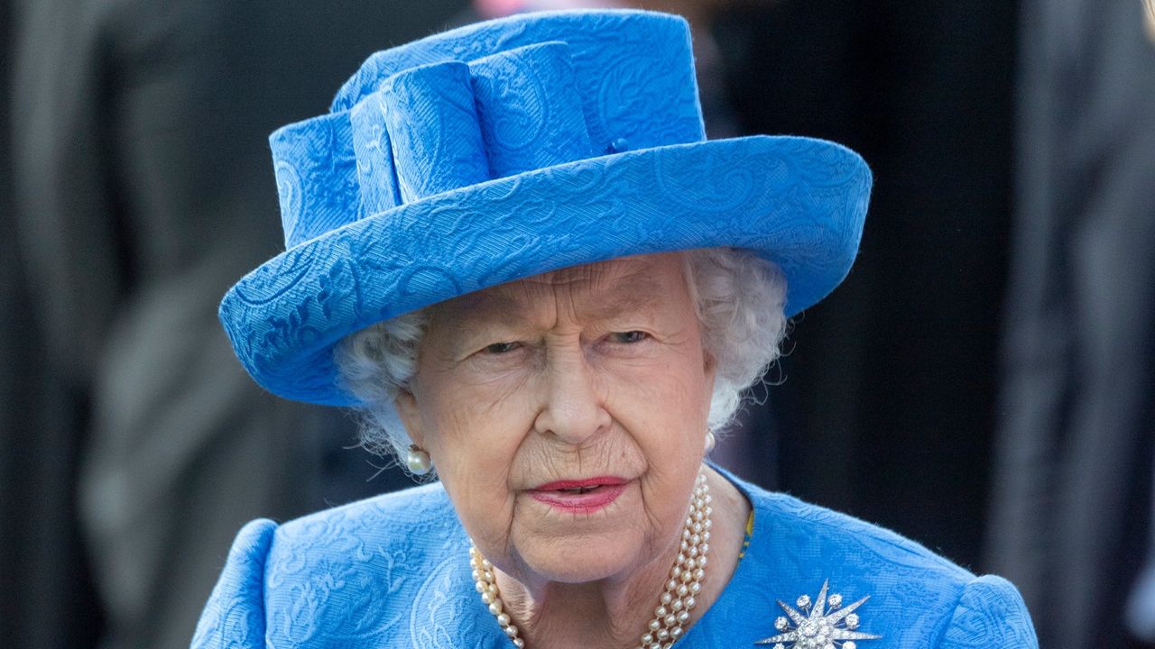 Queen Elizabeth II watches the runners in the parade ring for the Epsom Derby at Epsom Racecourse on June 1, 2019 in Epsom, England