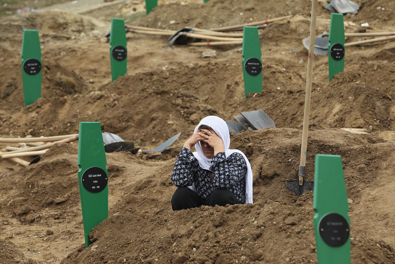 Serbia arrests first 7 men for 1995 Srebrenica massacre