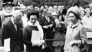 La Reine Elizabeth II, Le Duc de Windsor ex roi Edward VIII Et La Duchesse de Windsor Wallis Simpson Celebrent Le Centenaire De La Naissance De La Reine Mary
