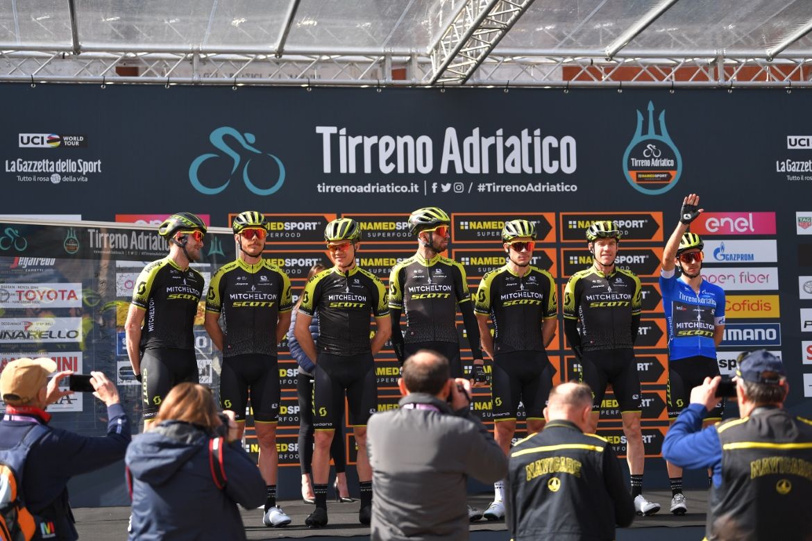 Mitchelton-Scott are introduced to the crowd