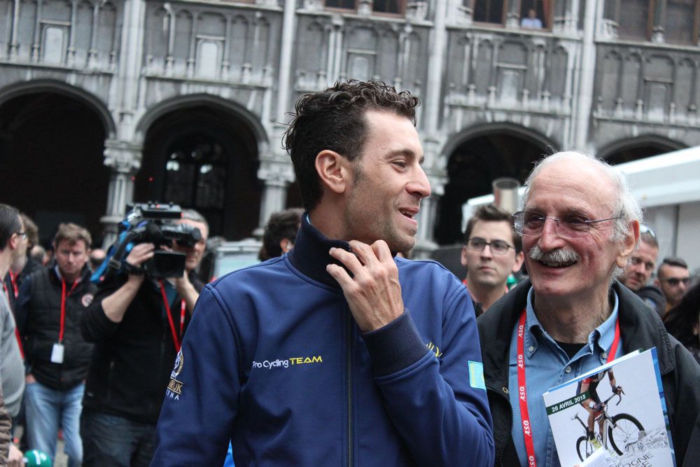 Vincenzo Nibali jokes with a journalist