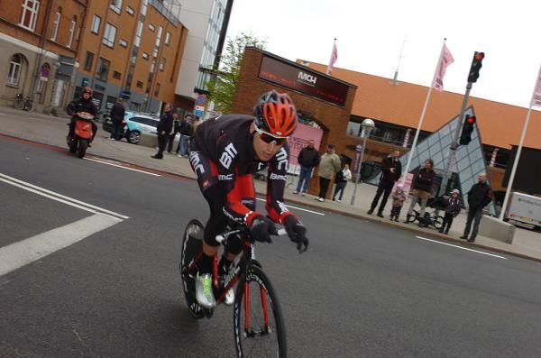Taylor Phinney (BMC) was too quick for his moto.