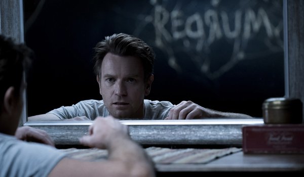 Ewan McGregor as Danny Torrance looking in a mirror in Doctor Sleep