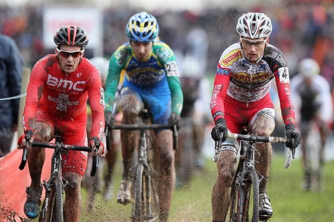 Julien Taramarcaz (BMC Mountainbike Racing Team), Thijs van Amerongen (AA Drink) and Kevin Pauwels (Sunweb-Napoleon Games) would all crack the top-10 at Jaarmarktcross Niel