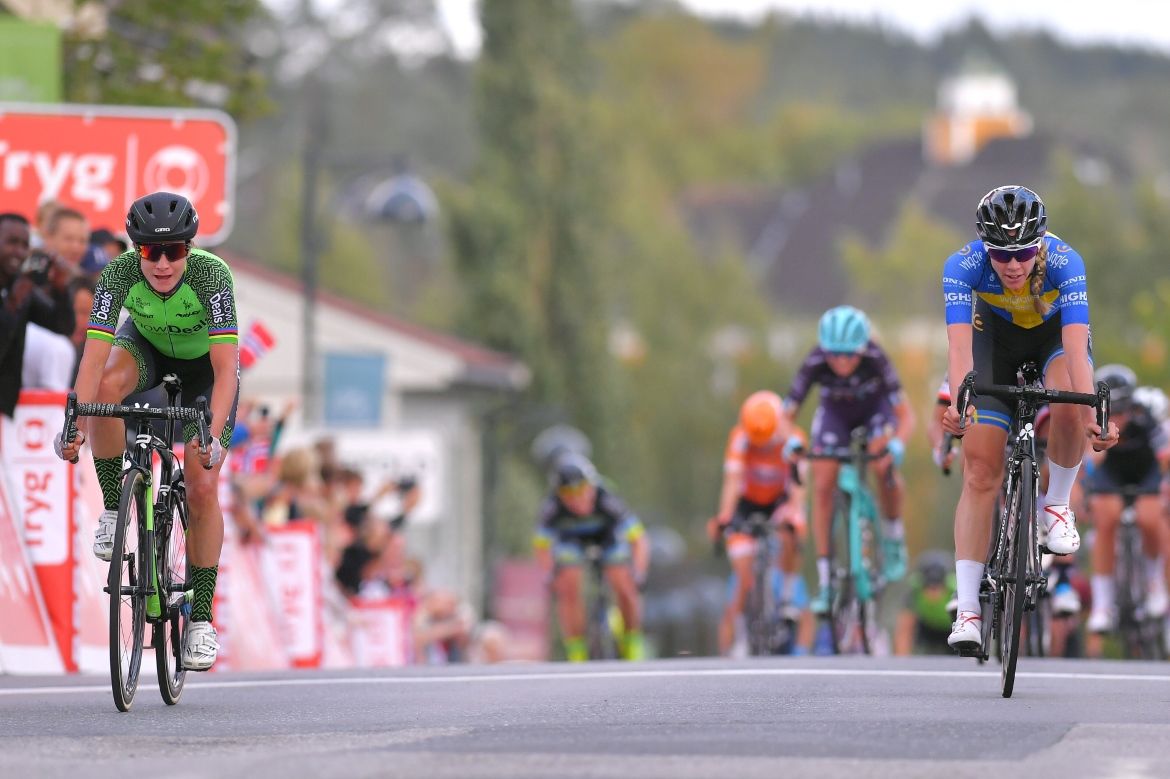 Marianne Vos (Waowdeals) wins the sprint